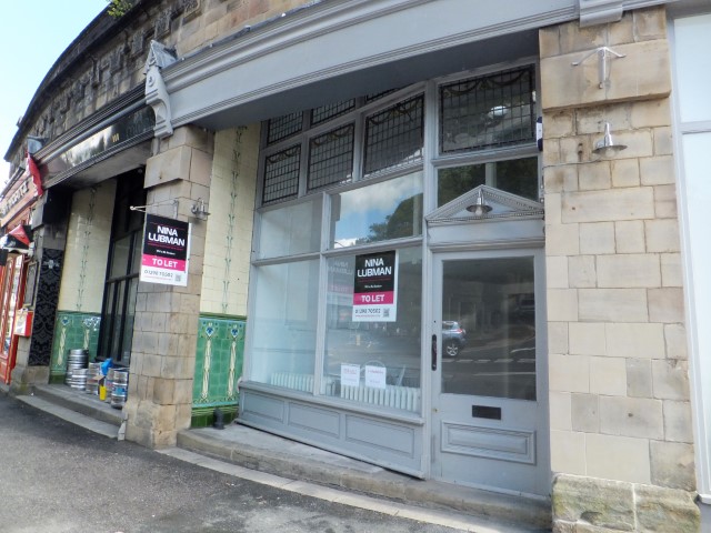 Retail unit to let in Buxton